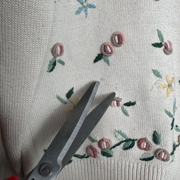 VTG Petite Sophisticate Grandmacore Cottagecore 3D‎ Floral Embroidered Cardigan - Picture 8 of 13